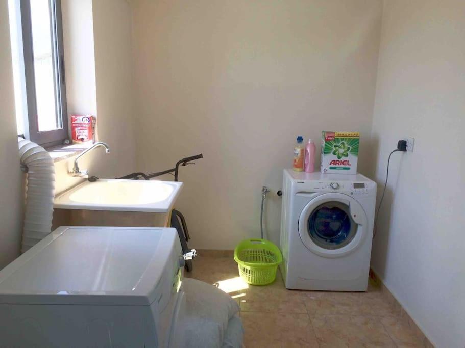 May Flower: Modern Flat Close To Airport/Bus Stops Tarxien Exterior photo