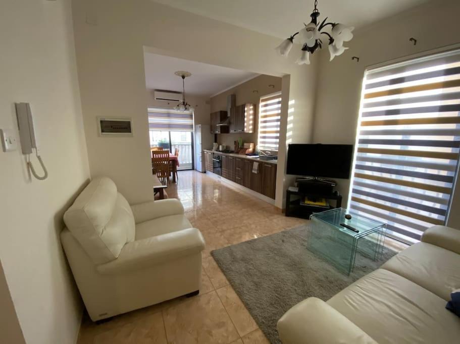May Flower: Modern Flat Close To Airport/Bus Stops Tarxien Exterior photo