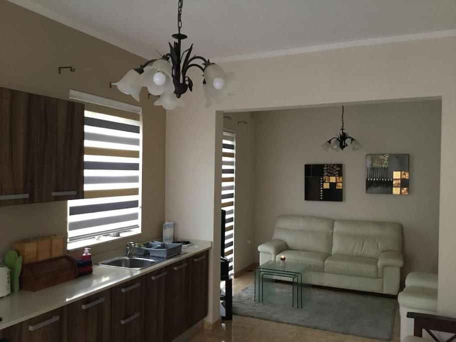 May Flower: Modern Flat Close To Airport/Bus Stops Tarxien Exterior photo